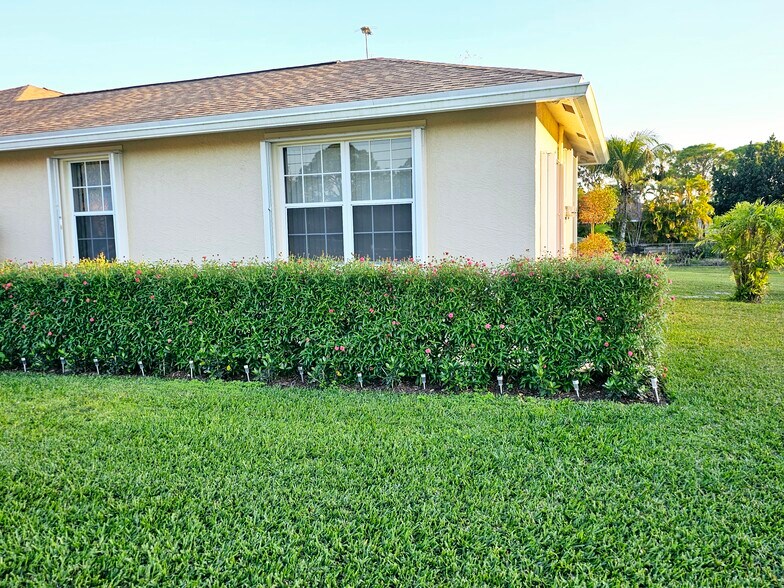 Front Apt View - 15286 74th St N