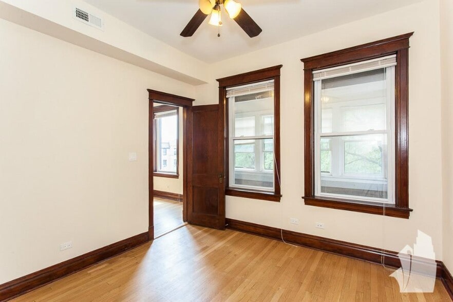Building Photo - 1440 W Addison St
