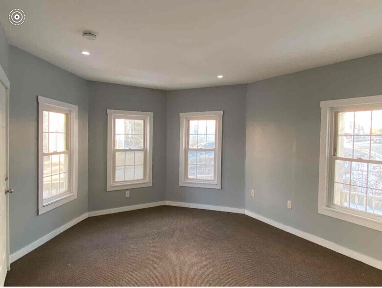 Building Photo - 102 Endicott St