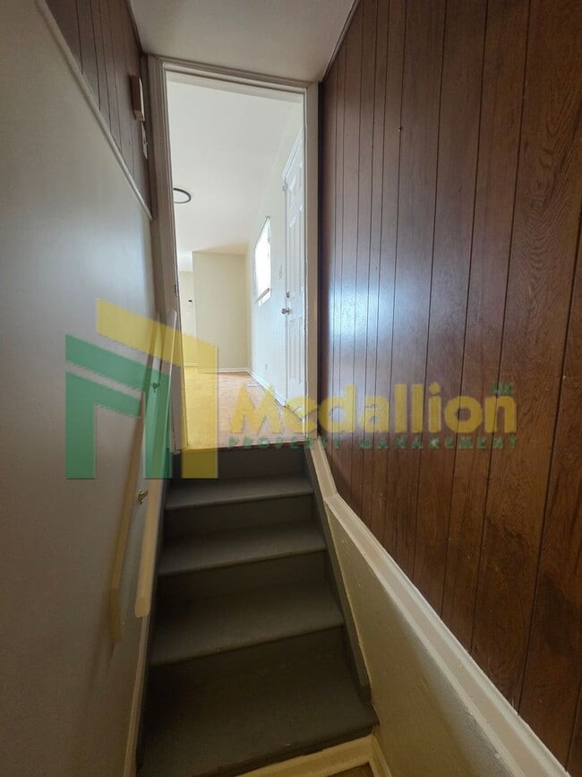 Building Photo - Updated 4-Bedroom Home with Finished Basement and Fenced Yard