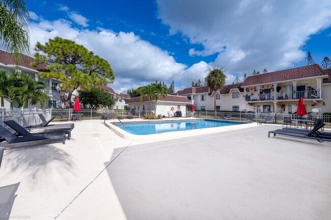 Building Photo - 708 SE 2nd Ave