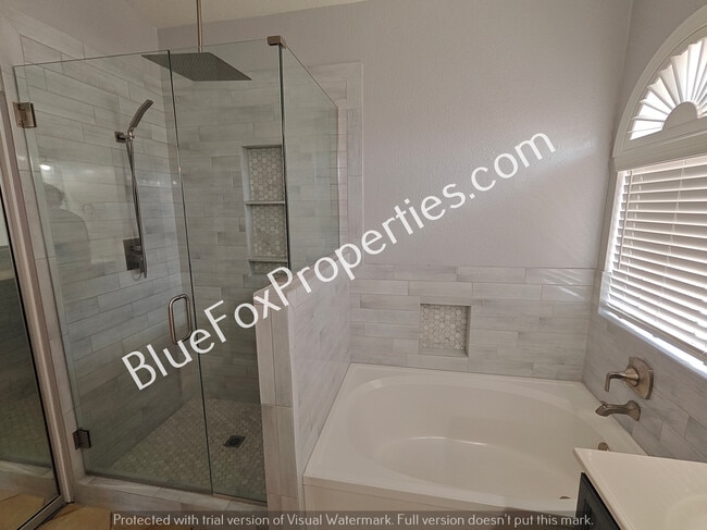 Building Photo - 9048 N Palm Brook Dr