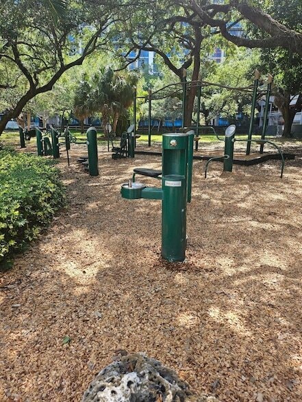 Building Photo - 520 SE 5 Ave