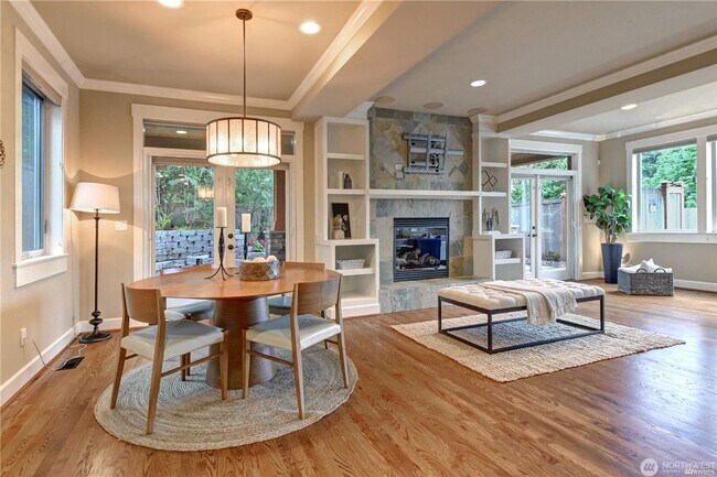 Building Photo - 4bd/2.5ba Kirkland House