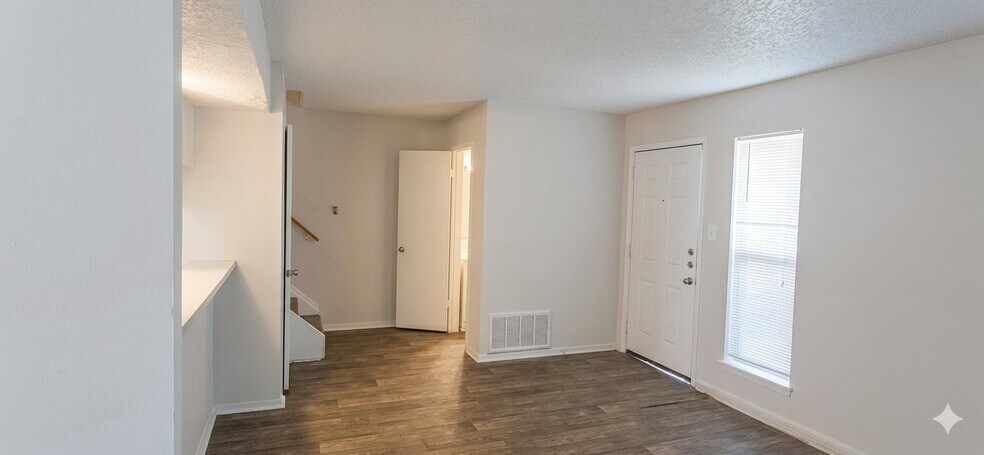 Building Photo - 1907 Hearthstone Dr