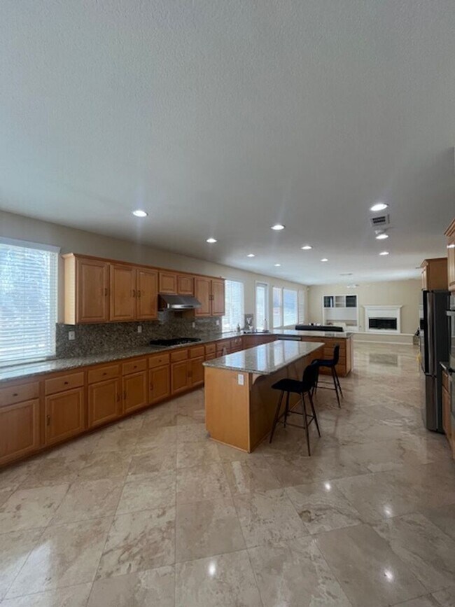 Building Photo - Beautiful Estate located in the Highly des...
