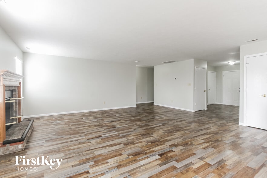 Building Photo - 8659 Eagles Nest Dr