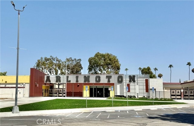 Building Photo - 2760 Monroe St