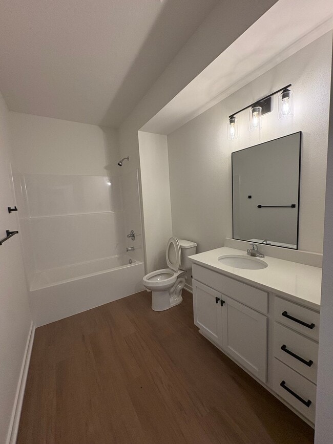 Building Photo - Park Indy: 2-Bedroom Flat