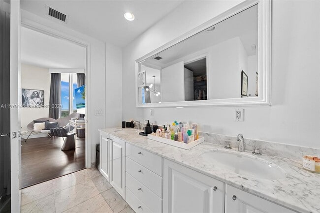 Building Photo - 5801 Collins Ave