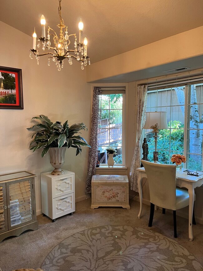 Front room, 115 sq. ft - 3685 Colony Oaks Dr