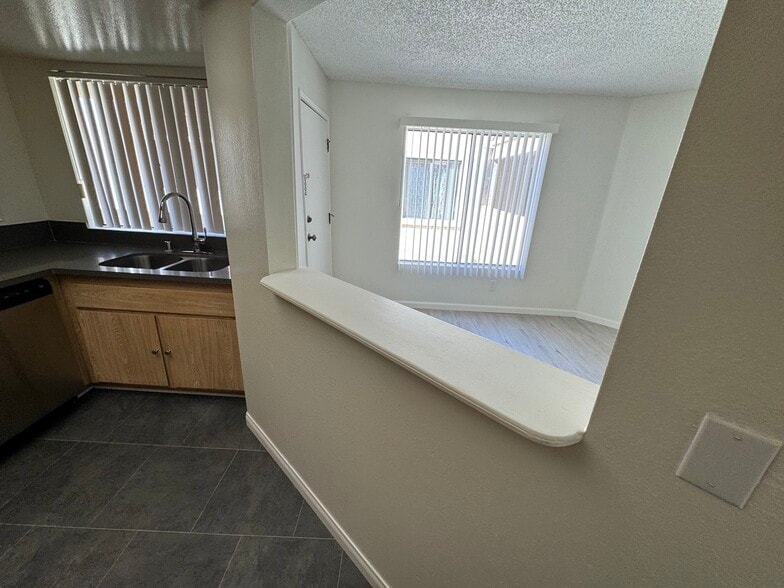 Building Photo - 4633 Vermont Pl