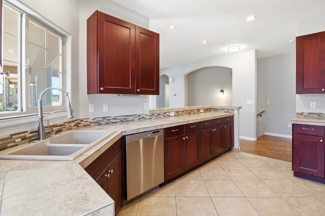 Building Photo - $2,940.45 - 4 Bed, 3 Bath Townhome In Commerce City with Central AC and In Unit Laundry!