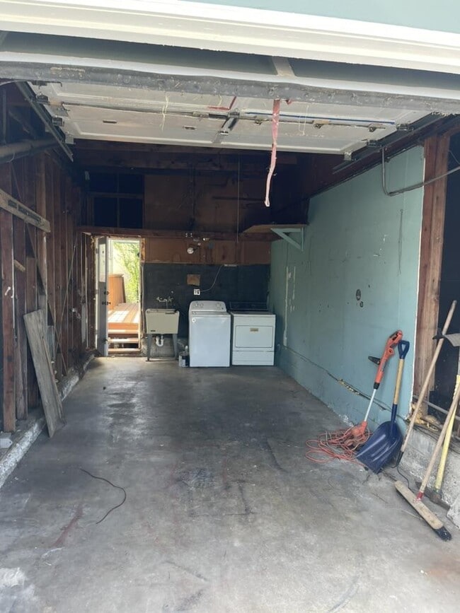 Building Photo - 265 Mastick Ave