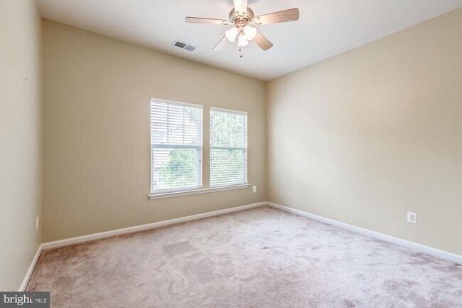Building Photo - 8844 Song Sparrow Dr