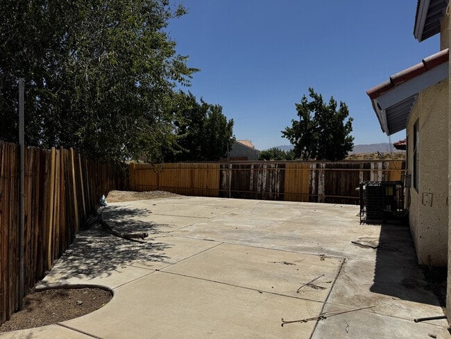 Building Photo - 16280 Jasmine St
