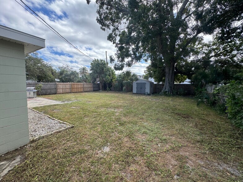 Building Photo - 438 80th Ave N