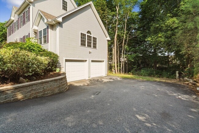 Building Photo - 19 Benjamin Ln