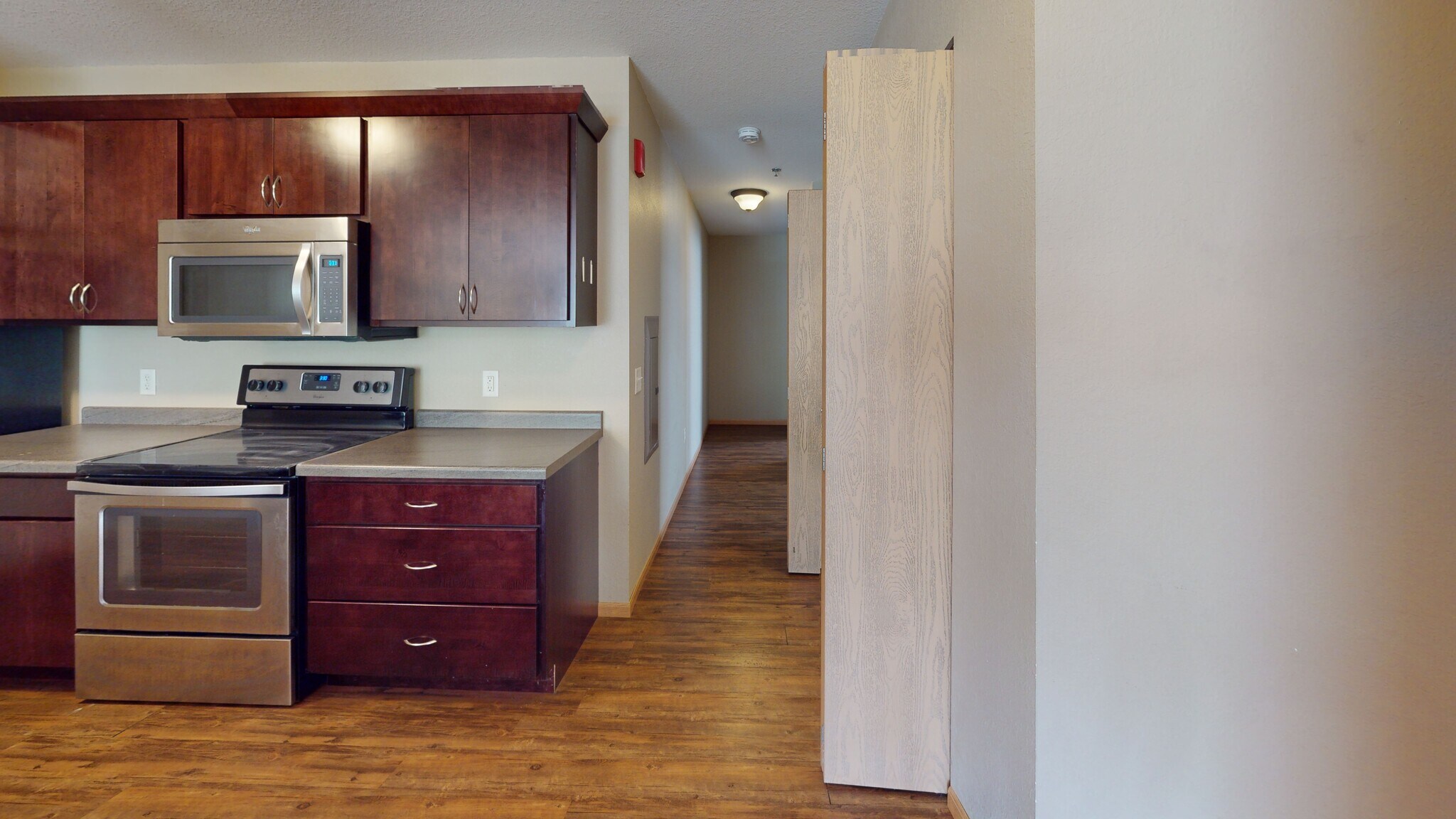 Building Photo - 420 11th St N