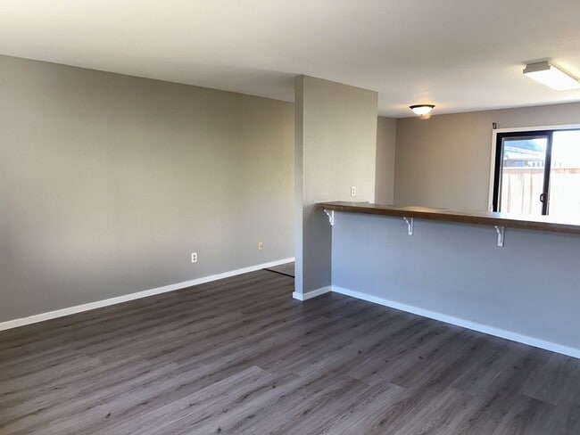 Building Photo - 2512 Albee St