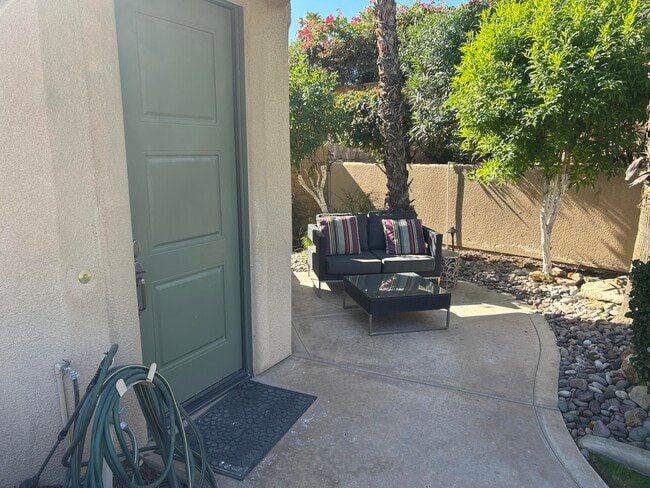 Building Photo - 49105 Casa Del Rio