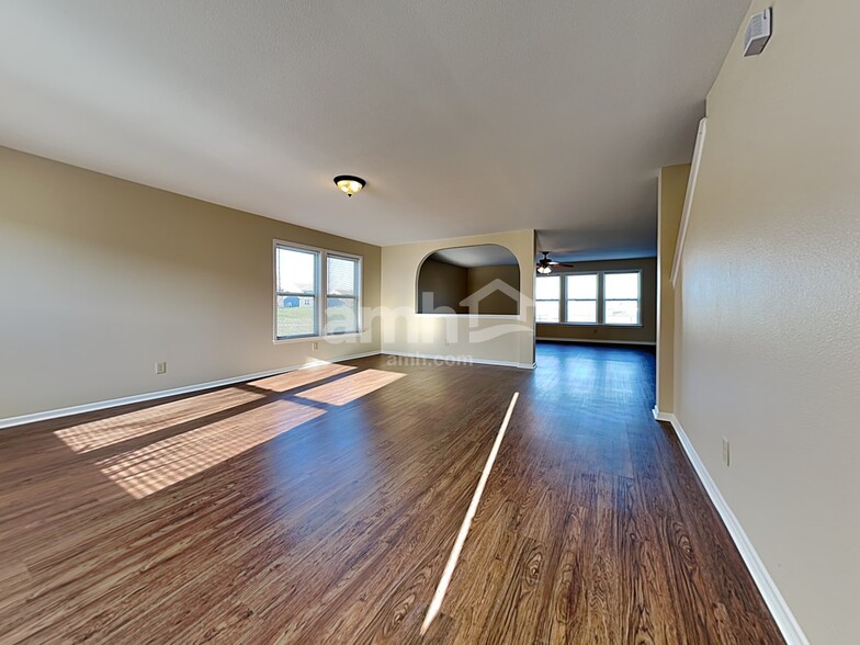 Building Photo - 8243 Retreat Ln