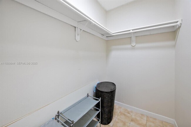 Building Photo - 1413 SW 19th St