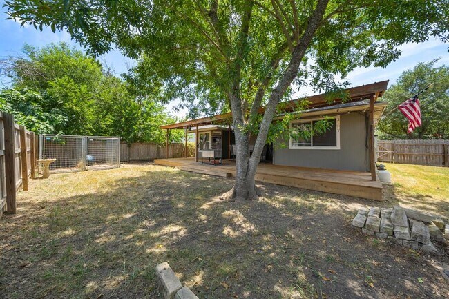 Building Photo - 301 Zebra Dr