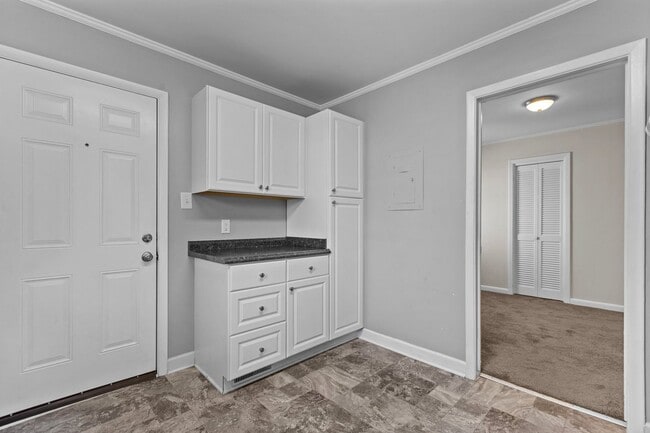 Building Photo - Adorable and affordable!  3 Bedroom Ranch ...