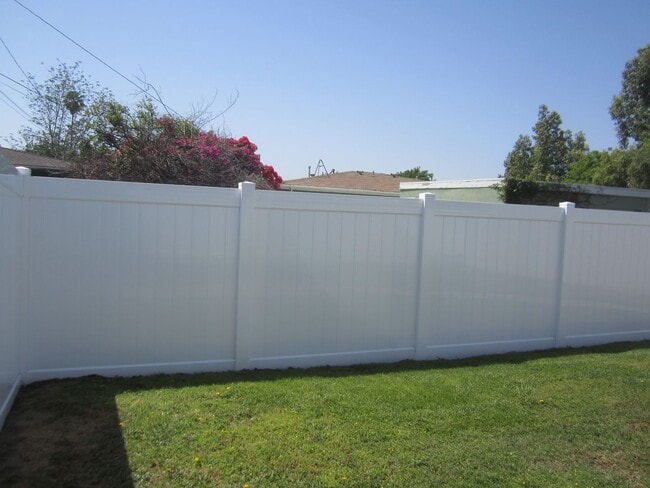 Building Photo - Immaculate 2 Bedroom Loma Linda Duplex