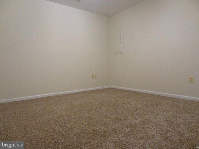 Building Photo - 836 Knob Ct