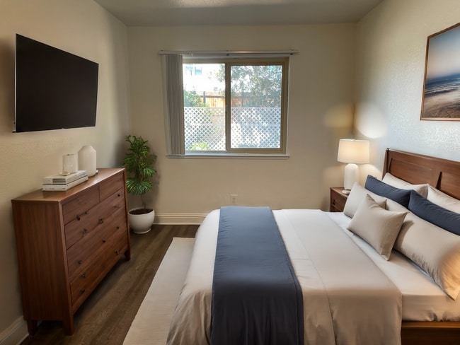 Building Photo - Sunset Pines