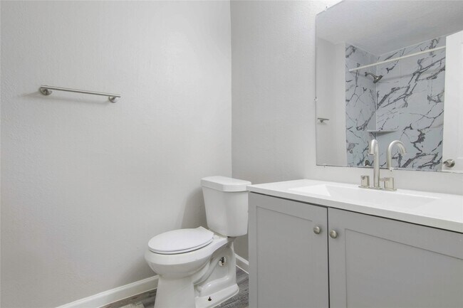 Building Photo - 504 Billington St