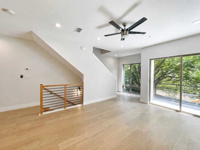 Building Photo - 2620 Valley View Ln