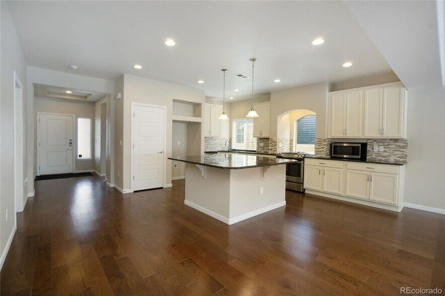 Building Photo - 4741 Ventura St