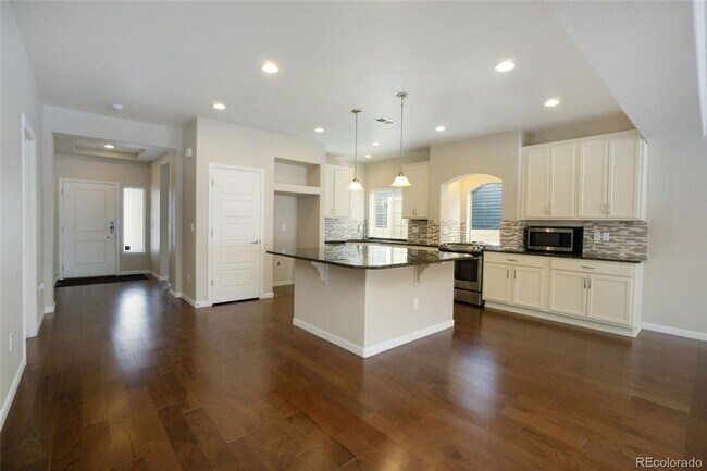 Building Photo - Spacious 4 Bedroom House in Green Valley R...