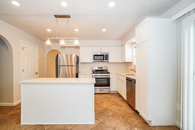 Building Photo - 1181 Onslow Dr