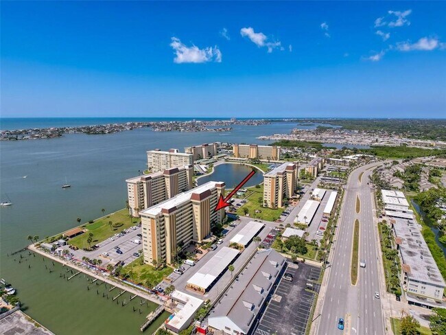 Building Photo - 4550 Cove Cir