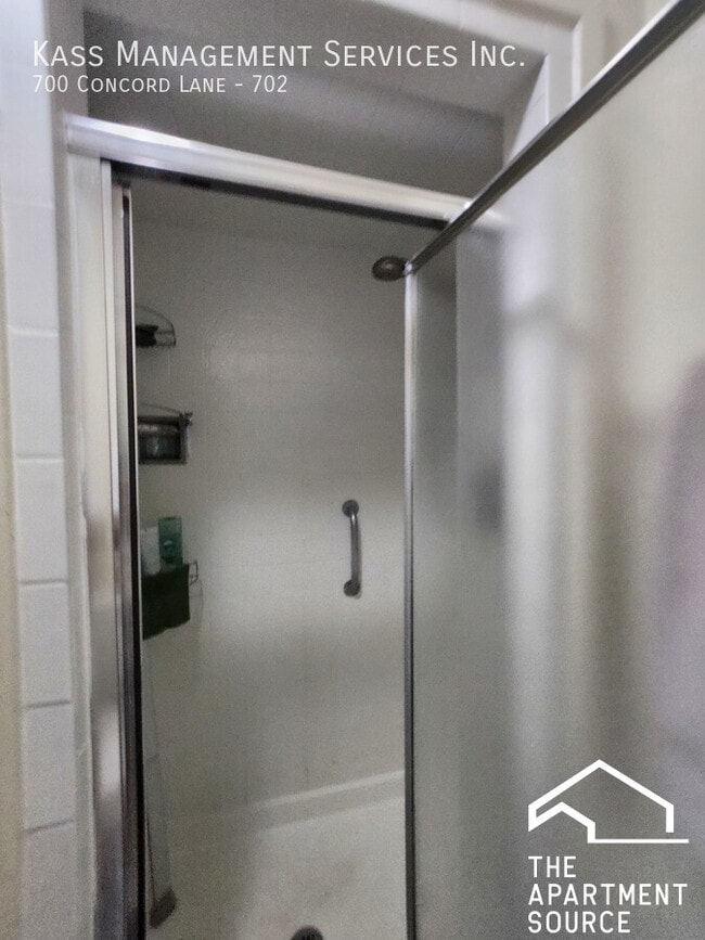 Building Photo - 700 Concord Ln