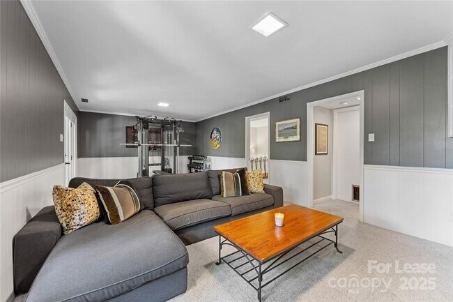 Building Photo - 3329 Winnipeg Cir