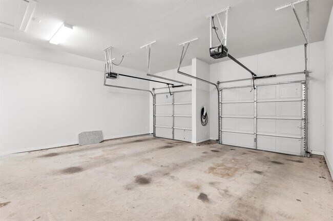 Building Photo - 2303 Rogge Ln