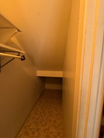 Building Photo - 1702 Rosemont Rd SW