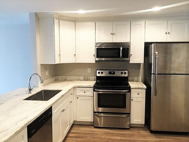 Building Photo - Remodeled 2 bedroom / 2 Full Bath