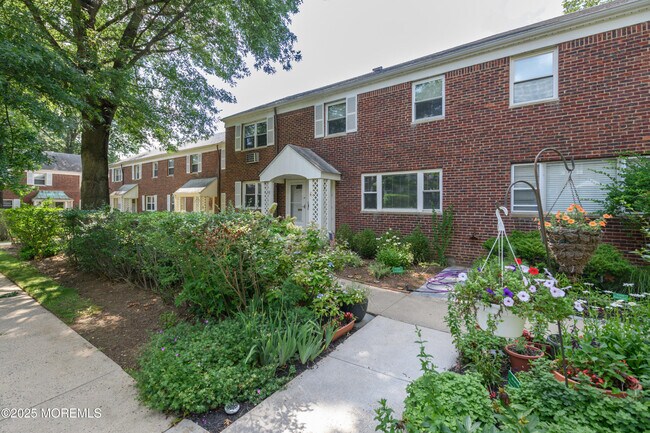Building Photo - 158 Manor Dr