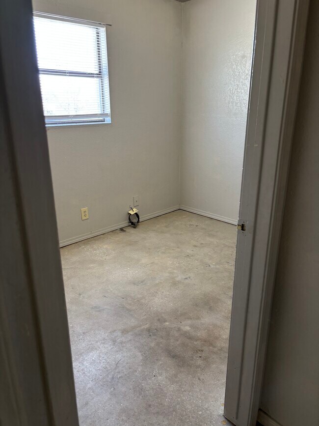 Building Photo - 806 N 5th St