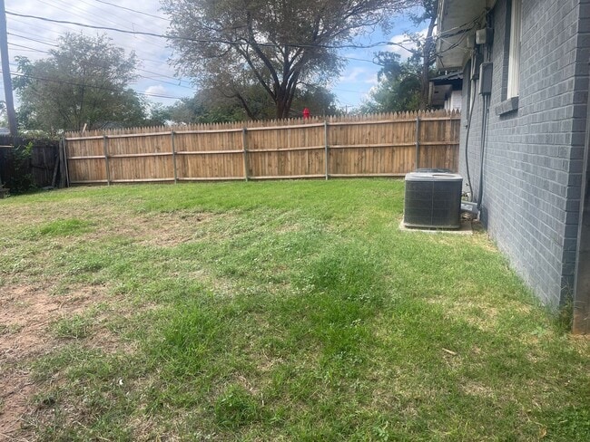 Building Photo - Maxey Park Duplex