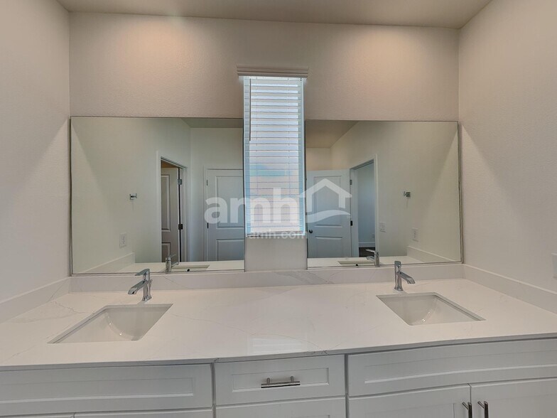 Building Photo - 677 Crimson Flare Ct