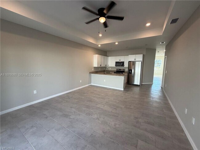 Building Photo - 832 Holmes Ave