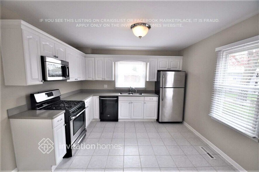 Building Photo - 9705 S 54th Ave