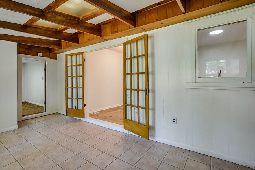 Building Photo - 1334 N Estelle Ave